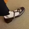 Коричневый