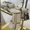 Бежевый