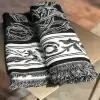 Черно-белый